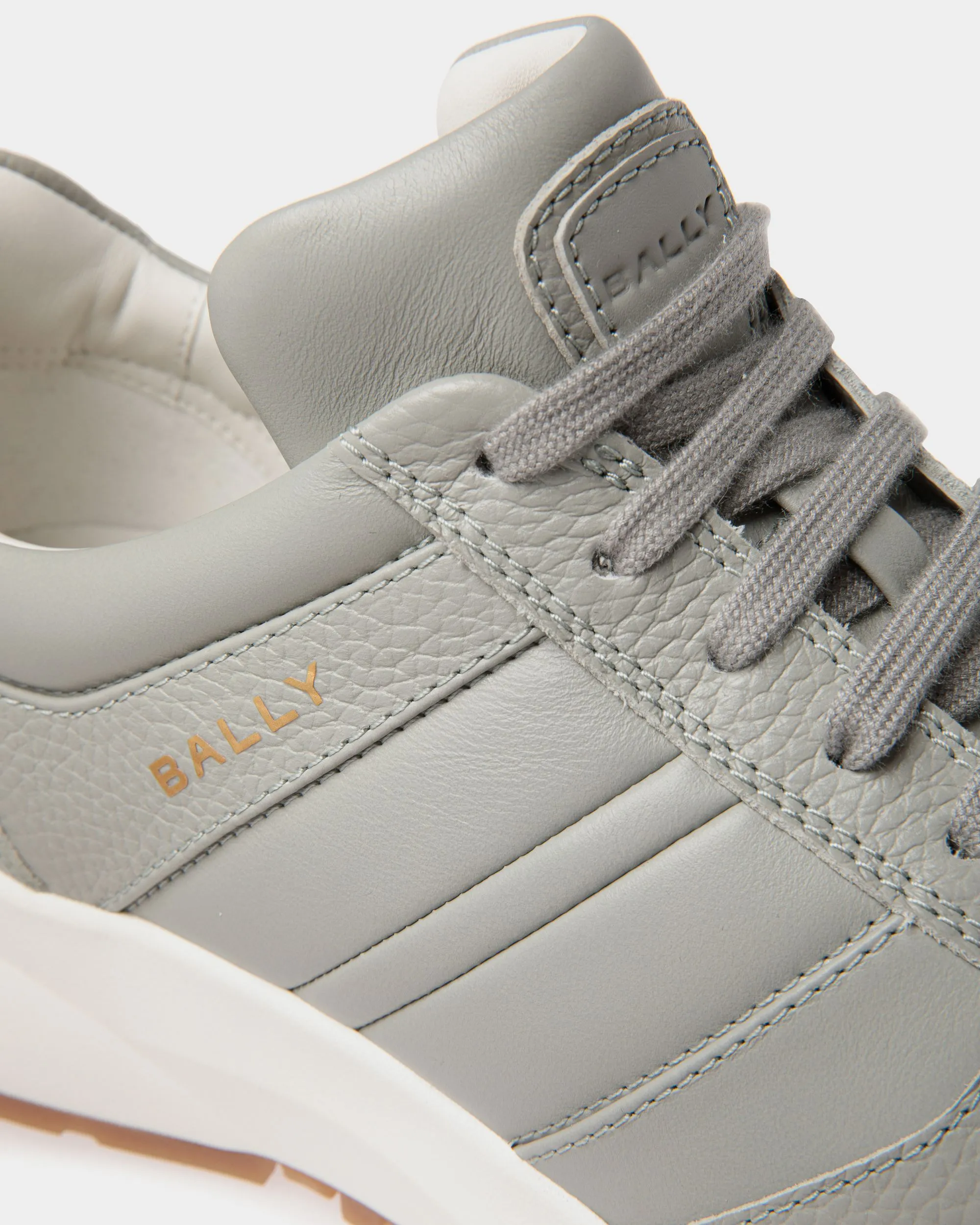 Outline Sneaker In Grey Grained Leather