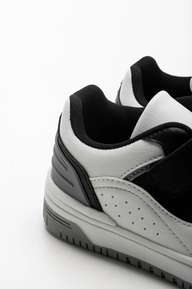 Sneaker White