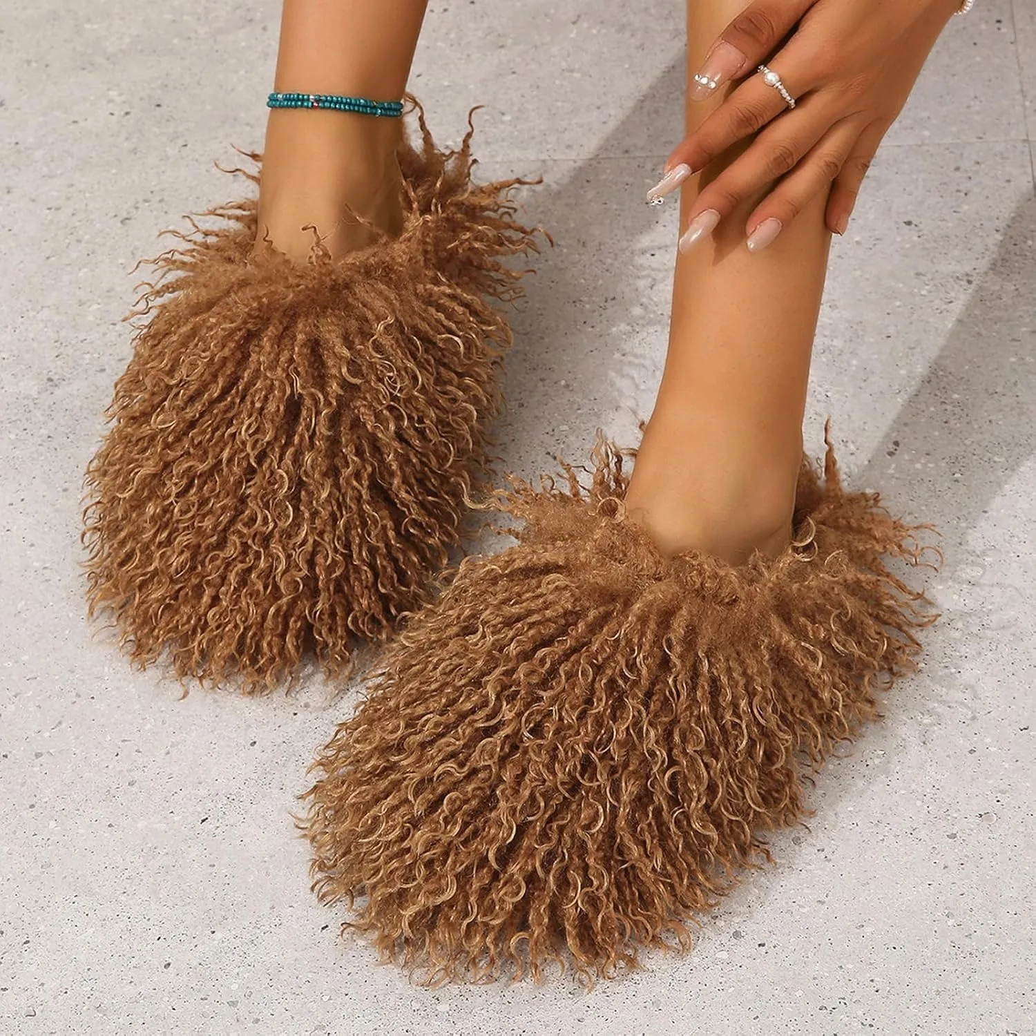 Unisex Fuzzy Faux Fur Slippers, Women's Fluffy Long Hair Sheep Faux Fur Slip on Slides, Girls Luxury Big Fluffy Outdoor Flat Slippers, Long Curly Hair Non-Slip Warm Home Slide Shoes